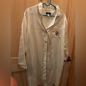 Diahann Carroll DC Cream sleep Shirt with Black Logo size large